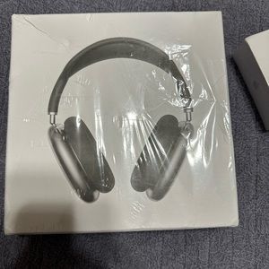 AirPod max brand new